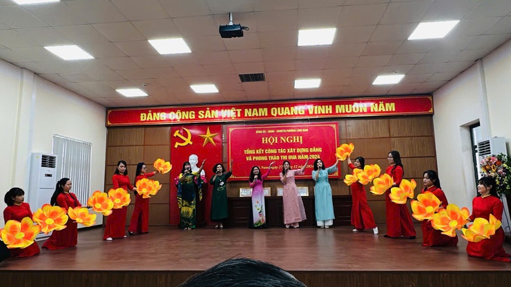 Đảng ủy - UBND phường Lĩnh Nam tổ chức Hội nghị Tổng kết công tác xây dựng Đảng và phong trào thi đua năm 2024- Ảnh 3.