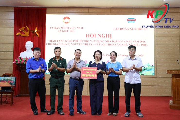 Tập đoàn Sunhouse trao kinh phí 200 triệu đồng hỗ trợ xây dựng Nhà Đại đoàn kết tại xã Kiều Phú- Ảnh 1.