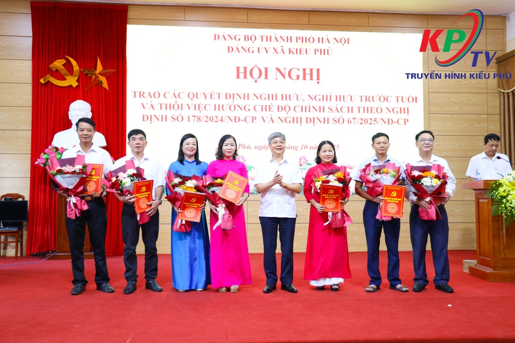 ĐẢNG UỶ XÃ KIỀU PHÚ TỔ CHỨC HỘI NGHỊ TRAO QUYẾT ĐỊNH NGHỈ HƯU, NGHỈ HƯU TRƯỚC TUỔI VÀ THÔI VIỆC HƯỞNG CHẾ ĐỘ CHÍNH SÁCH- Ảnh 3.