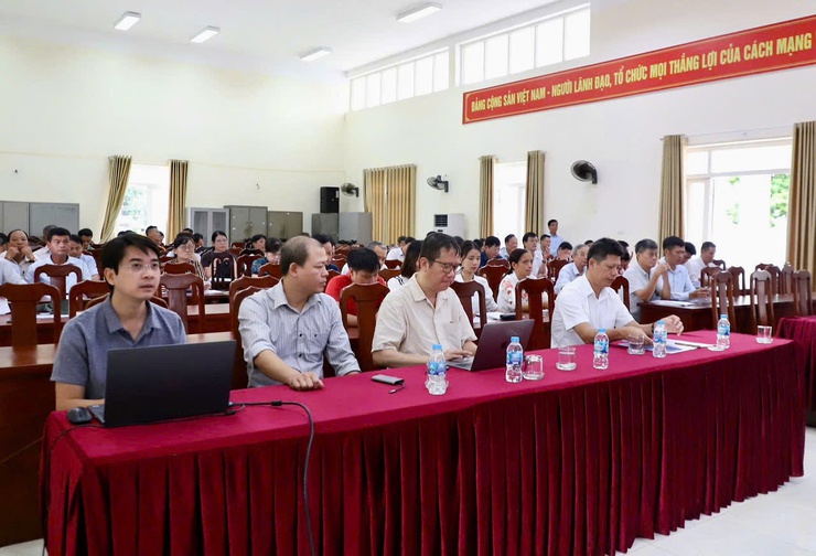 HỘI NGHỊ TẬP HUẤN NGHIỆP VỤ THU THẬP, CẬP NHẬT, XÂY DỰNG CƠ SỞ DỮ LIỆU VỀ NGƯỜI LAO ĐỘNG TRÊN ĐỊA BÀN XÃ HỒNG VÂN ĐẾN NĂM 2025- Ảnh 1.