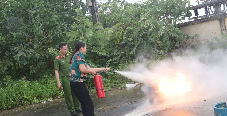 Trần Phú: tổ chức hội nghị tuyên truyền, phổ biến pháp luật kiến thức, kỹ năng phòng cháy chữa cháy, cứu hộ cứu nạn- Ảnh 5.