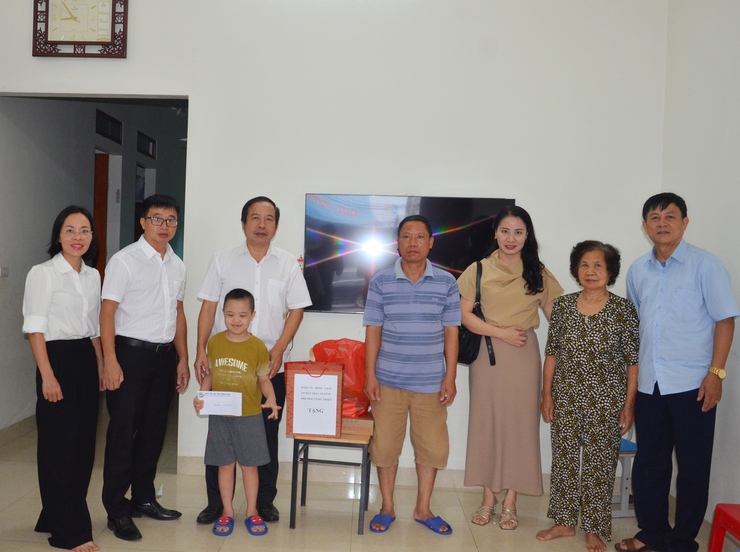 Phường Tùng Thiện đảm bảo mọi trẻ em đều có Tết Trung thu- Ảnh 2.