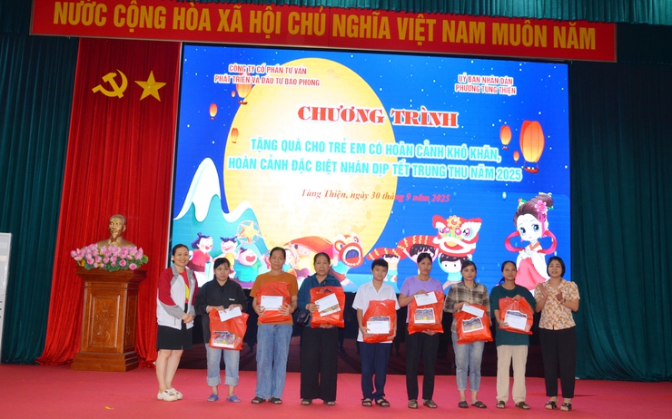 Phường Tùng Thiện đảm bảo mọi trẻ em đều có Tết Trung thu- Ảnh 3.