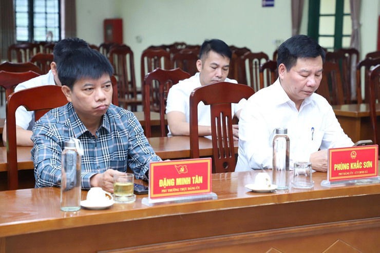 Xã Yên Xuân công bố và trao quyết định nghỉ hưu theo Nghị định 178 và Nghị định 67 của Chính phủ- Ảnh 4.