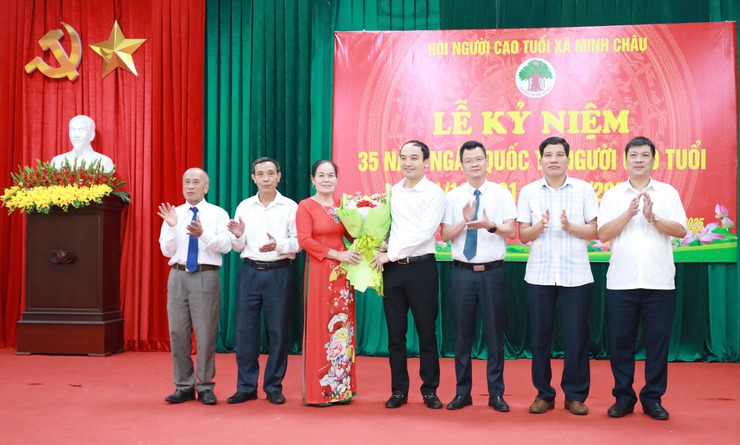 Hội Người cao tuổi xã Minh Châu tổ chức Lễ kỷ niệm 35 năm ngày Quốc tế người cao tuổi và phát động tháng hành động vì người cao tuổi năm 2025.- Ảnh 1.