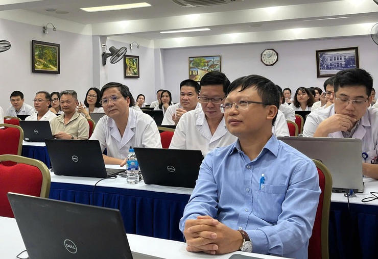 Bệnh viện Ung Bướu Hà Nội tổ chức khóa học ứng dụng trí tuệ nhân tạo (AI) hỗ trợ trong quản lý- Ảnh 1.