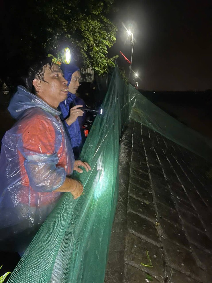 Chủ động ứng phó hoàn lưu bão số 10: Minh Châu kịp thời sơ tán người và đàn vật nuôi đến nơi an toàn- Ảnh 1.