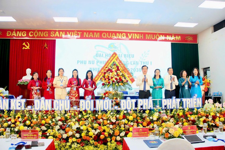 PHỤ NỮ PHƯỜNG LÁNG: KHẲNG ĐỊNH VỊ THẾ TRONG CÔNG CUỘC XÂY DỰNG ĐÔ THỊ VĂN MINH, HIỆN ĐẠI- Ảnh 1.