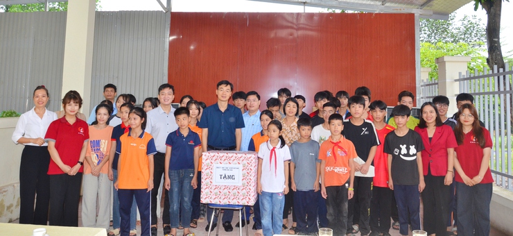 Phường Tùng Thiện đảm bảo mọi trẻ em đều có Tết Trung thu- Ảnh 1.