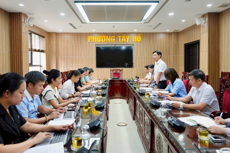 Đẩy nhanh giải phóng mặt bằng, triển khai các dự án quan trọng tại Tây Hồ- Ảnh 1.