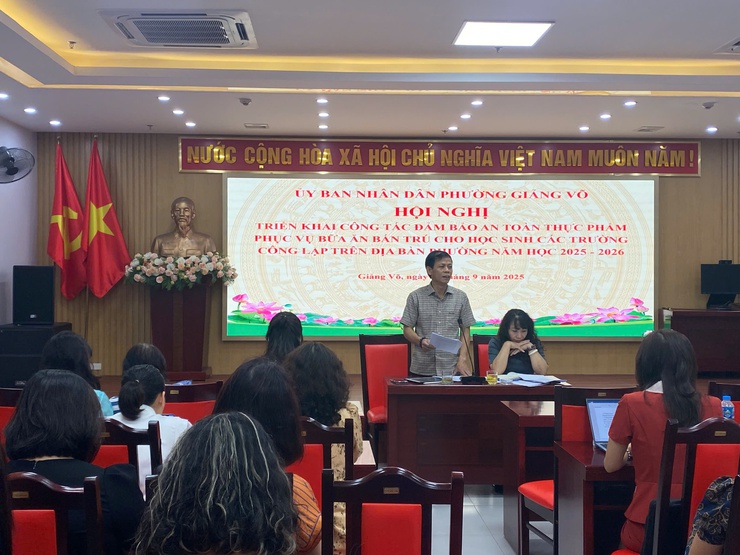 Phường Giảng Võ: Triển khai hội nghị về công tác an toàn thực phẩm phục vụ bữa ăn bán trú cho học sinh các trường học công lập trên địa bàn- Ảnh 1.
