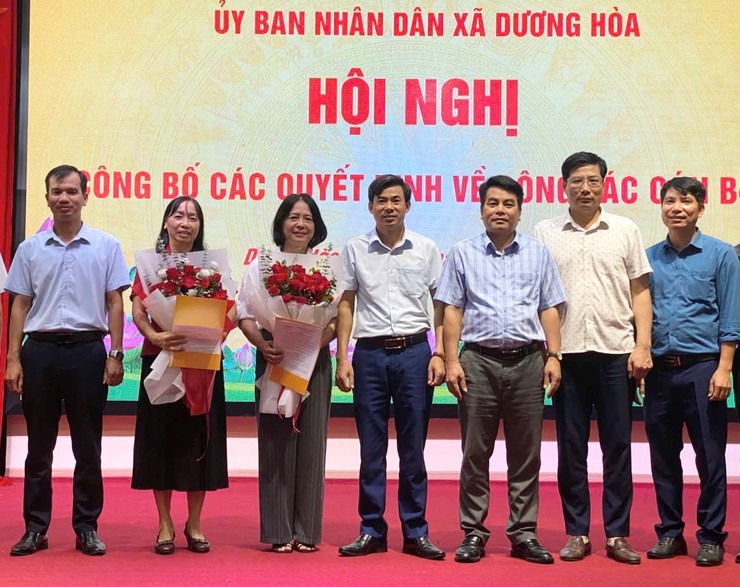 Đồng chí Trần Hồng Hạnh được bổ nhiệm giữ chức Hiệu trưởng trường Tiểu học Dương Liễu B- Ảnh 1.