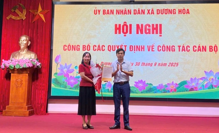 Đồng chí Trần Hồng Hạnh được bổ nhiệm giữ chức Hiệu trưởng trường Tiểu học Dương Liễu B- Ảnh 2.