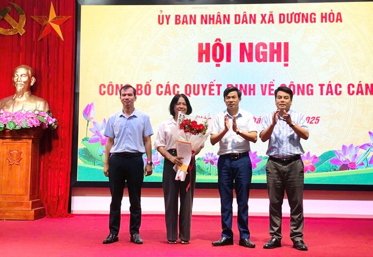 Đồng chí Trần Hồng Hạnh được bổ nhiệm giữ chức Hiệu trưởng trường Tiểu học Dương Liễu B- Ảnh 3.