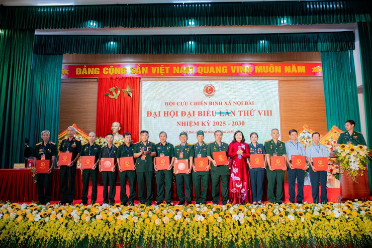 Hội Cựu chiến binh xã Nội Bài: Giữ vững bản lĩnh “Bộ đội Cụ Hồ”, xứng đáng là chỗ dựa tin cậy của Đảng, chính quyền và nhân dân- Ảnh 9.
