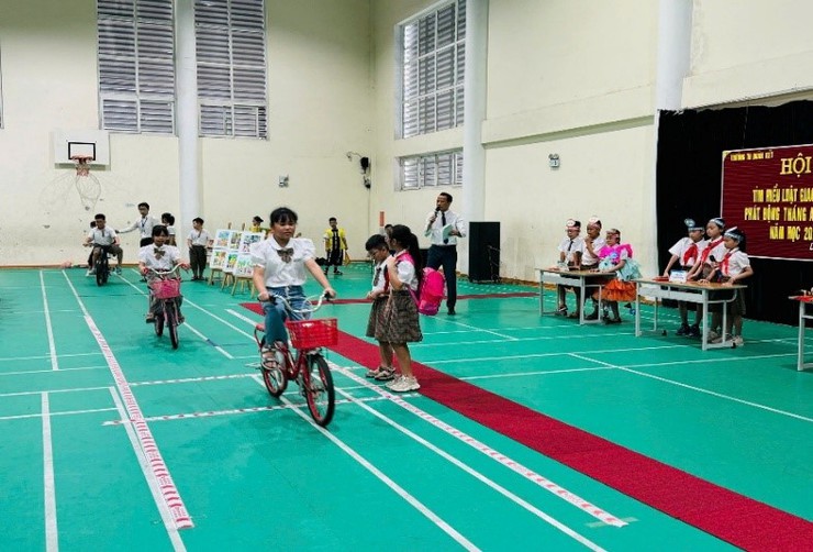 Tuyên truyền an toàn giao thông cho học sinh trường Tiểu học Đoàn Kết- Ảnh 4.