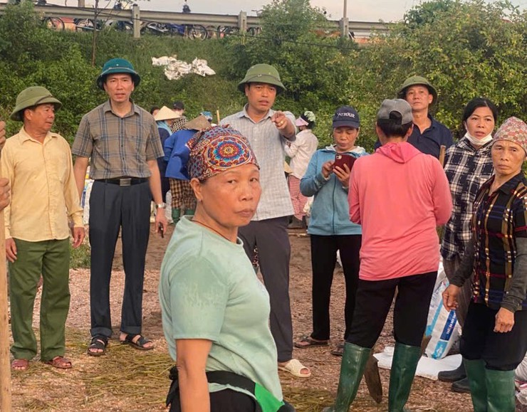 THÔN THỤY HƯƠNG GIA CỐ ĐÊ NGĂN LỤT TRÀN- Ảnh 6.