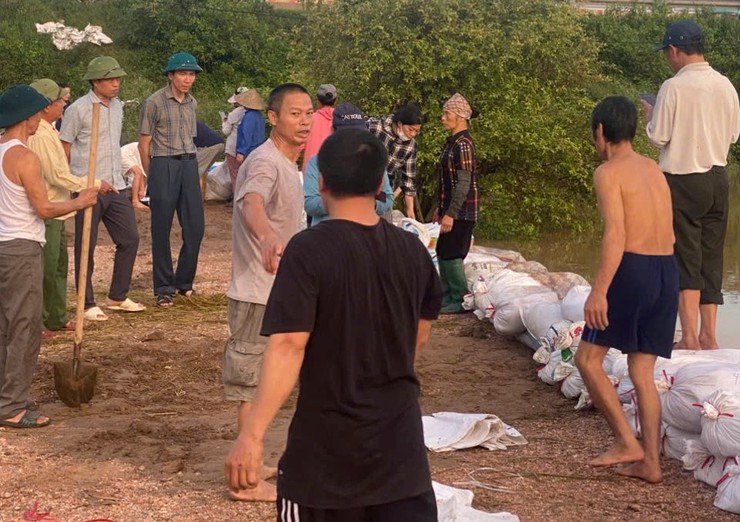 THÔN THỤY HƯƠNG GIA CỐ ĐÊ NGĂN LỤT TRÀN- Ảnh 7.
