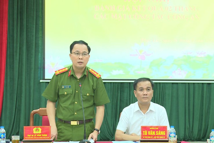 Đoàn công tác Công an thành phố Hà Nội làm việc với Công an xã Phúc Lộc về kết quả sau hơn 2 tháng thực hiện nhiệm vụ trên các mặt công tác- Ảnh 3.