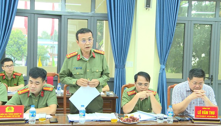 Đoàn công tác Công an thành phố Hà Nội làm việc với Công an xã Phúc Lộc về kết quả sau hơn 2 tháng thực hiện nhiệm vụ trên các mặt công tác- Ảnh 12.