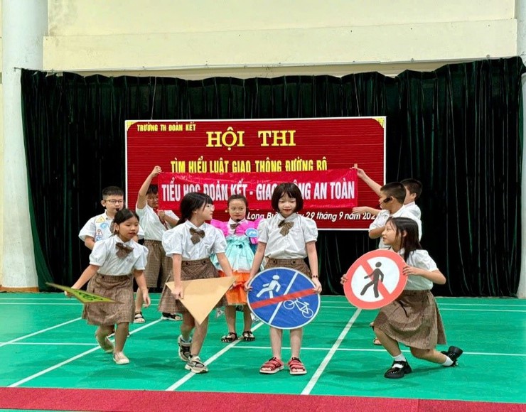 Tuyên truyền an toàn giao thông cho học sinh trường Tiểu học Đoàn Kết- Ảnh 3.