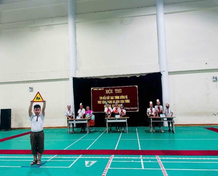 Tuyên truyền an toàn giao thông cho học sinh trường Tiểu học Đoàn Kết- Ảnh 2.