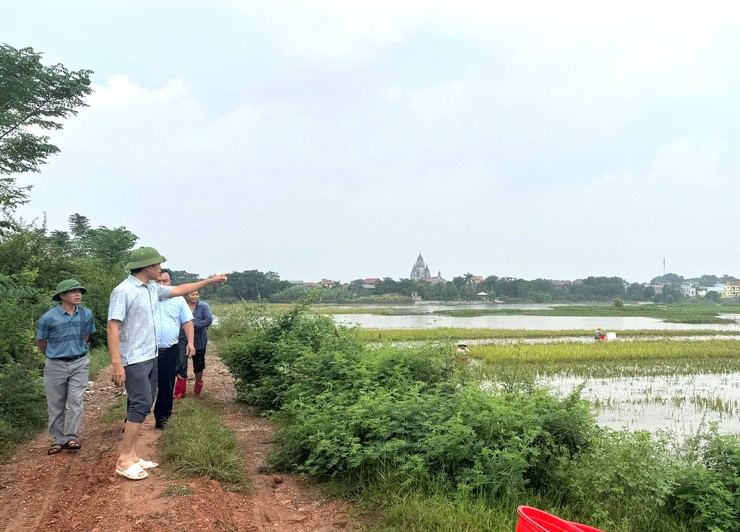 CHỦ TỊCH UBND XÃ NỘI BÀI KIỂM TRA TÌNH HÌNH BÃO LỤT TRÊN ĐỊA BÀN XÃ- Ảnh 3.