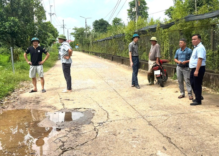 CHỦ TỊCH UBND XÃ NỘI BÀI KIỂM TRA TÌNH HÌNH BÃO LỤT TRÊN ĐỊA BÀN XÃ- Ảnh 4.