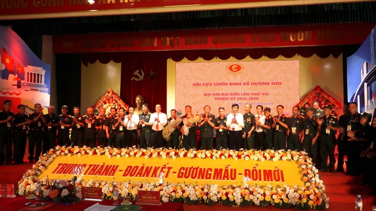 Đại hội Hội CCB xã Hương Sơn lần thứ VIII thành công tốt đẹp
- Ảnh 13.