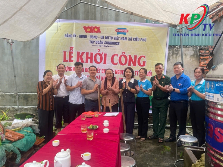 Xã Kiều Phú phối hợp với Tập đoàn Sunhouse tổ chức Lễ khởi công xây dựng Nhà Đại đoàn kết cho hộ gia đình khó khăn- Ảnh 5.