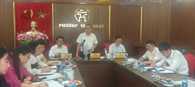 Lãnh đạo phường Đông Ngạc chỉ đạo khẩn trương các biện pháp ứng phó úng ngập do ảnh hưởng bão số 10- Ảnh 1.