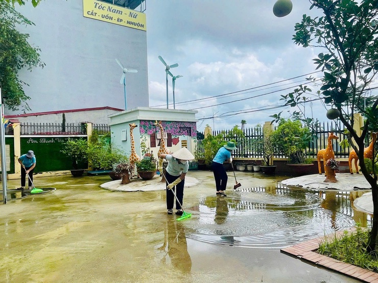 CÔNG TÁC KHẮC PHỤC SAU CƠN BÃO SỐ 10- Ảnh 1.