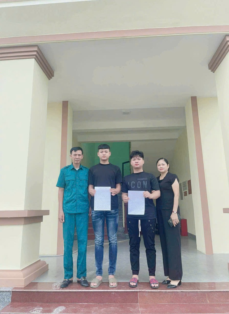 Hai anh em sinh đôi cùng viết đơn tình nguyện tham gia nghĩa vụ Công an nhân dân- Ảnh 2.