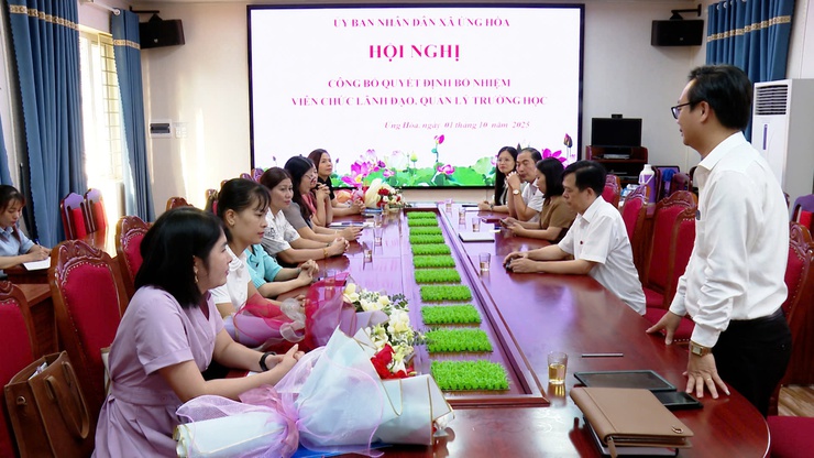 ỨNG HOÀ CÔNG BỐ QUYẾT ĐỊNH BỔ NHIỆM VIÊN CHỨC LÃNH ĐẠO QUẢN LÝ TRƯỜNG HỌC.- Ảnh 2.