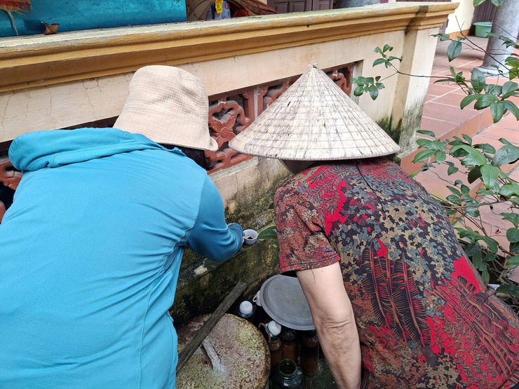 Quốc Oai chủ động khoanh vùng, xử lý triệt để ổ dịch sốt xuất huyết tại thôn du nghệ- Ảnh 1.