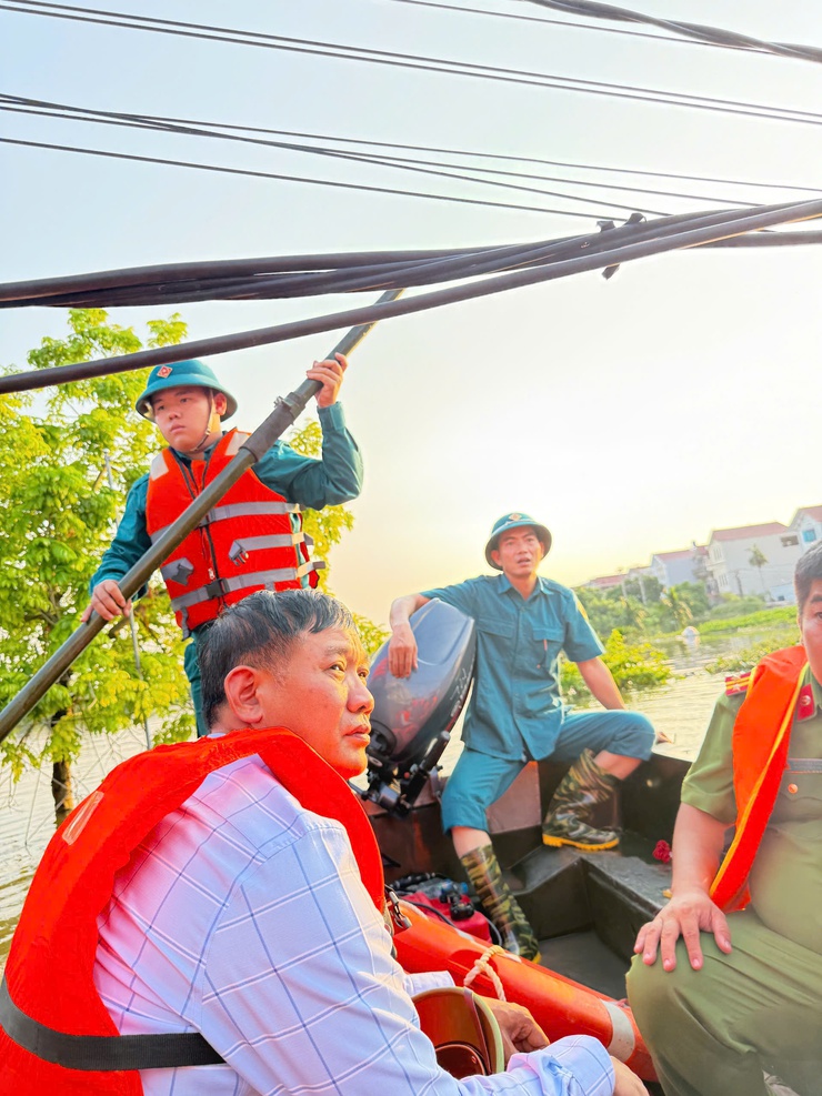 Thư Lâm chủ động ứng phó, bảo đảm an toàn tuyệt đối cho nhân dân trong mưa lũ- Ảnh 1.