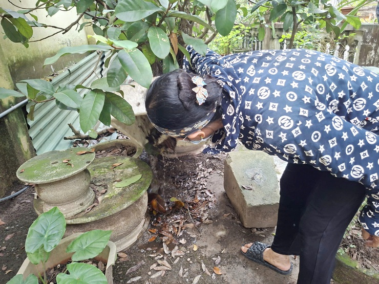 Quốc Oai chủ động khoanh vùng, xử lý triệt để ổ dịch sốt xuất huyết tại thôn du nghệ- Ảnh 2.