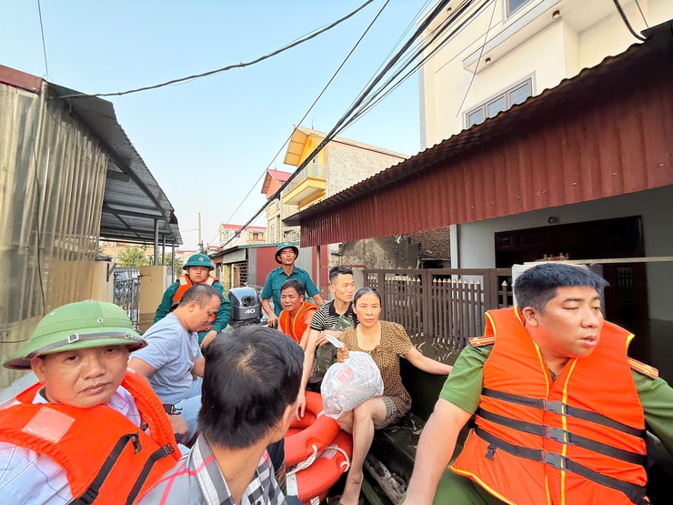 Thư Lâm chủ động ứng phó, bảo đảm an toàn tuyệt đối cho nhân dân trong mưa lũ- Ảnh 2.
