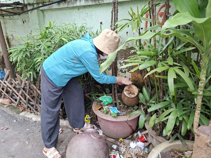 Quốc Oai chủ động khoanh vùng, xử lý triệt để ổ dịch sốt xuất huyết tại thôn du nghệ- Ảnh 4.