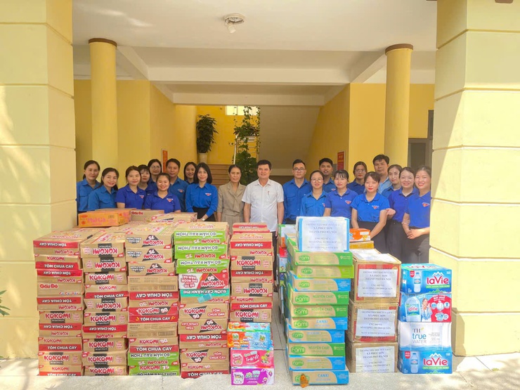 TRƯỜNG TIỂU HỌC TUY LAI A VẬN ĐỘNG ỦNG HỘ ĐỒNG BÀO CÁC TỈNH THÁI NGUYÊN, BẮC NINH BỊ ẢNH HƯỞNG DO BÃO SỐ 11- Ảnh 2.
