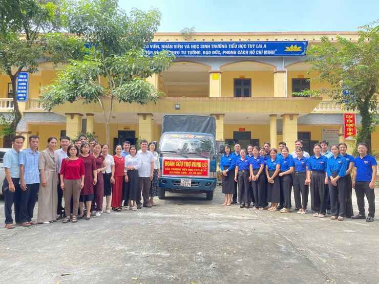 TRƯỜNG TIỂU HỌC TUY LAI A VẬN ĐỘNG ỦNG HỘ ĐỒNG BÀO CÁC TỈNH THÁI NGUYÊN, BẮC NINH BỊ ẢNH HƯỞNG DO BÃO SỐ 11- Ảnh 1.