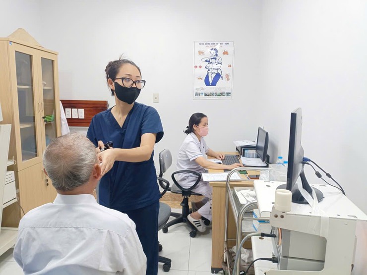 BVĐK Sơn Tây thăm khám sức khỏe cho hơn 500 cán bộ diện Ban Thường vụ Thành ủy Hà Nội quản lý- Ảnh 1.