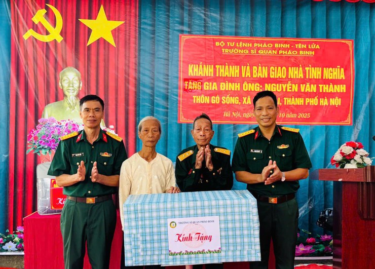 Bàn giao nhà tình nghĩa cho gia đình thương binh Nguyễn Văn Thành ở thôn Gò Sống - xã Suối Hai- Ảnh 2.