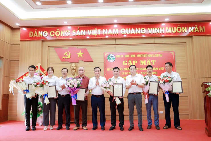 Xã Suối Hai gặp mặt doanh nghiệp nhân ngày Doanh nhân Việt Nam 13/10 và công bố quyết định thành lập Hội doanh nghiệp xã Suối Hai- Ảnh 5.