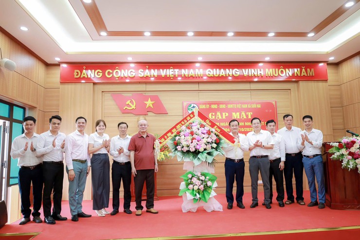 Xã Suối Hai gặp mặt doanh nghiệp nhân ngày Doanh nhân Việt Nam 13/10 và công bố quyết định thành lập Hội doanh nghiệp xã Suối Hai- Ảnh 4.
