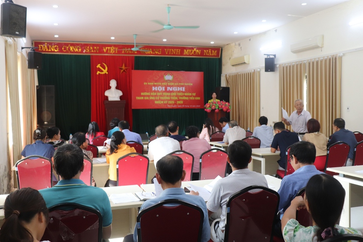 Hội nghị hướng dẫn quy trình giới thiệu nhân sự tham gia ứng cử Trưởng thôn, Trưởng tiểu khu, nhiệm kỳ 2025-2028- Ảnh 1.