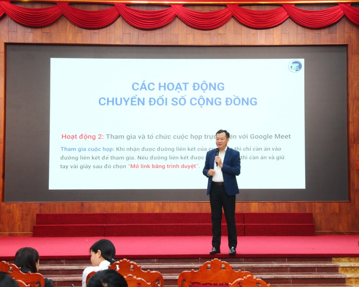 Thạch Thất tổ chức tập huấn chuyển đổi số năm 2025 - khẳng định quyết tâm xây dựng một chính quyền sáng tạo, gần dân, phục vụ dân.- Ảnh 4.