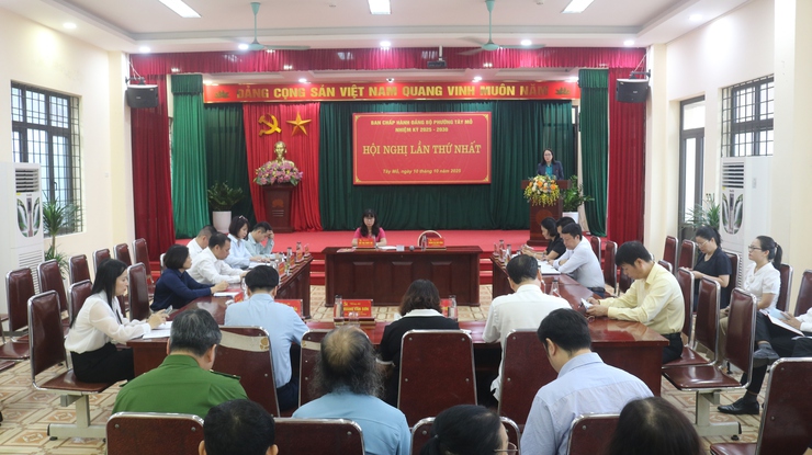 HỘI NGHỊ BAN CHẤP HÀNH ĐẢNG BỘ PHƯỜNG TÂY MỖ LẦN THỨ NHẤT, KHÓA I, NHIỆM KỲ 2025–2030- Ảnh 1.