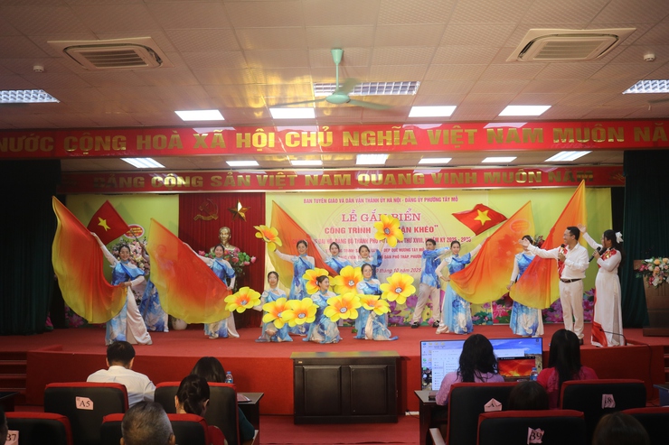 LỄ GẮN BIỂN CÔNG TRÌNH "DÂN VẬN KHÉO" CHÀO MỪNG ĐẠI HỘI ĐẢNG BỘ THÀNH PHỐ HÀ NỘI LẦN THỨ XVIII- Ảnh 1.