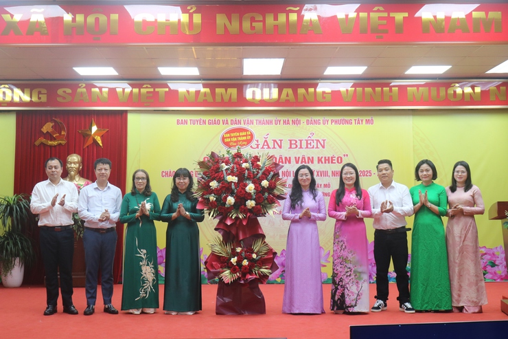 LỄ GẮN BIỂN CÔNG TRÌNH "DÂN VẬN KHÉO" CHÀO MỪNG ĐẠI HỘI ĐẢNG BỘ THÀNH PHỐ HÀ NỘI LẦN THỨ XVIII- Ảnh 2.